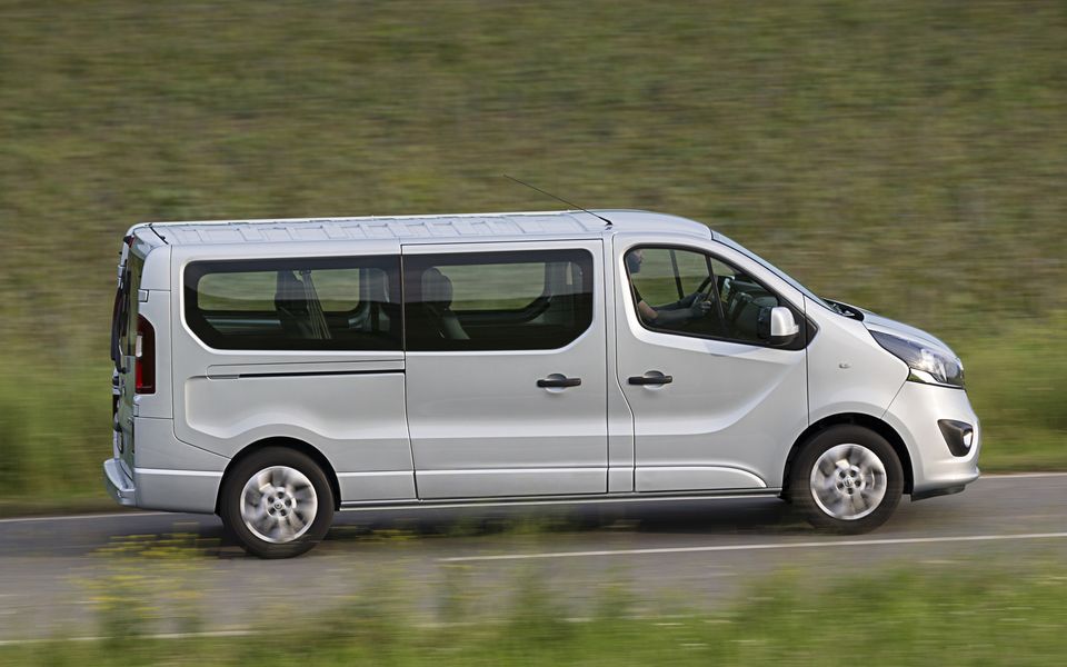 Виваро армения. Opel Vivaro. Опель Виваро 2012г. Опель Виваро новый. Опель Виваро 2021 белая.